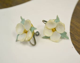 1950s Shell Flower Screw Back Earrings
