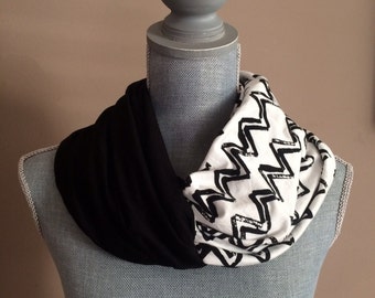 Infinity Scarf with Hidden Pocket - Reversible Knit Black and White Chevron