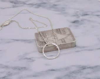 Circle on Short Chain / Sterling Silver Simple Circle