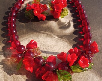 Stunning Vintage Venetian Glass Flower Necklace and Matching Clip On Earrings.