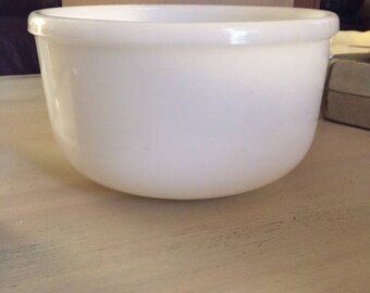 Large vintage milk glass mixing bowl 1950 circa