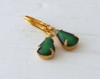 Emerald Green Earrings .. small earrings, teardrop earrings, green dangle earrings, vintage glass earrings