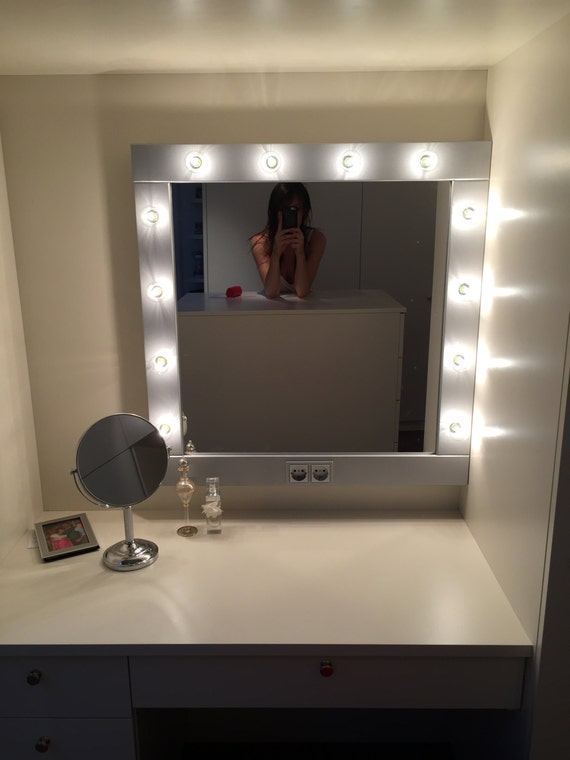 Make up Mirror with lights Vanity mirror in many colors