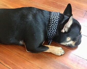 Dog Cooling Bandana, Fabric Polymer Neck Cooler Collar, Buckle Sz Medium 14 - 18", Black White Dog Bones, French Bulldog, Frenchie iycbrand