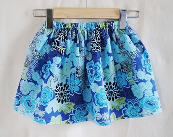 Les filles fleurs jupe bleue / enfant en bas âge jupe / jupe d’été / vêtements pour enfants / fait main / prêt à être expédier
