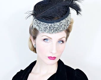 Vintage 1940s Hat / Tilt Hat / Gray and black / Curly lambs wool / Black plumes / O ring