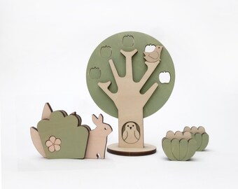 The ochard, wooden plants and animals to play or decorate.