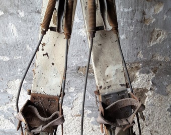 REDUCED IN PRICE! / Vintage Snow Skis