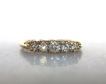 Bague en pierre de cinq victorien romantique