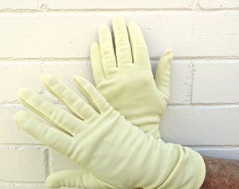 60s VAN RAALTE Gloves Pale Butter Yellow Day Spring Summer Nylon Usa Elasticized Wrist Mad Men Betty Draper Vintage Midcentury