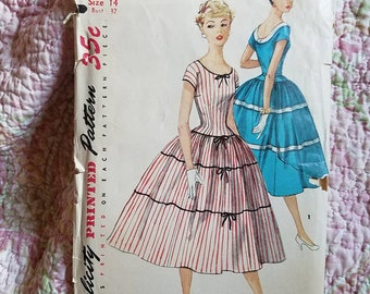 Vintage 50s Simplicity full circle skirt sewing pattern 32 inch bust modern size XS