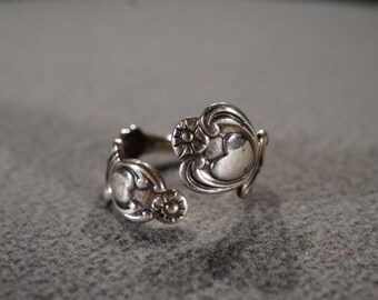 Vintage Sterling Silver Band Ring Fancy Raised Relief Scrolled Etched Design Victorian Style, Size 10 Adjustable