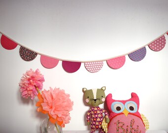 Pennant garland with rounded pennants