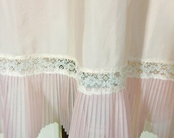 Vintage Pink Slip, Vintage Lingerie, Pink Slip, Pink lingerie, Bride, 1950's slip, 1950's lingerie, Bridal lingerie, Vintage Size Medium