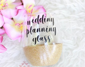 Wedding Planning Wine Glass / Glitter Wine Glass / Bride Wine Glass / Engagement Wine Glass / Bride to Be Wine Glass / Engagement Gift