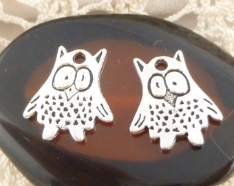 Surprised Hoot Owl Charms, Two-sided Antiqued Silver (6) - S114