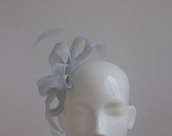 Silver Grey Fascinator - Grey Headpiece - Pale gray Fascinator - Wedding Headpiece - Simple Modern Fascinator - Pale Silver Grey Fascinator