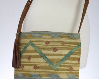 Vintage 1990s Indian Kilim Crossbody Purse with leather strap/trim/ Vintage crossbody/vintage bag/ vintage kilim purse