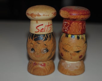 Mr Salt and Mrs Pepper Wooden shakers made in Japan/Retro Kitchen Decor/Mr and Mrs Chef/Vintage Salt and Pepper Shakers/Retro Kitchen Decor