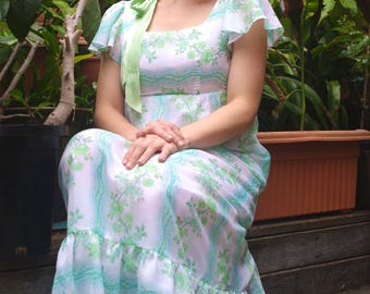 Adorable Vintage 1970's Green Floral Prairie Maxi Dress Size AU 8-10