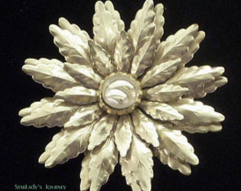 Vintage Silver Tone Muli-Petaled Star Burst Brooch