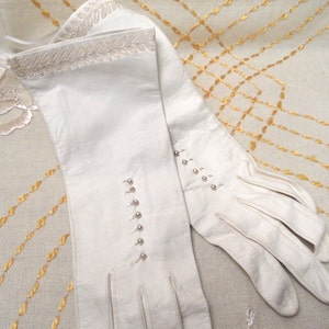 White, decorated, unlined long leather gloves / very soft, size 6, Western Germany, washable / white wedding / 10.5 inch
