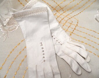 White, decorated, unlined long leather gloves / very soft, size 6, Western Germany, washable / white wedding / 10.5 inch