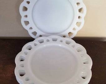 Vintage Milk Glass Mini Cake Plates with Lace Edge - Set of 4 - Wedding Decor Centerpiece or Candy Buffet Dessert Buffet