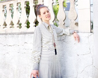 French Vintage 70's chevron print dress / Herringbone Shirt Midi Dress ivory Blue pattern Long Sleeve Pleated Belted Waist 1970s boho / sz L
