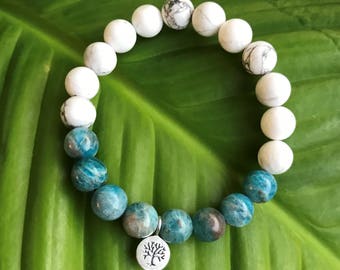 Apatite & Howlite Bracelet, Gemstone, Natural Stone, Healing Bracelet, Energy Bracelet, Crown Chakra Bracelet, Birthday, Friendship Gift.