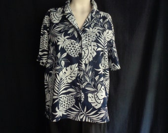 Vintage Hawaiian blouse navy and white pineapples large