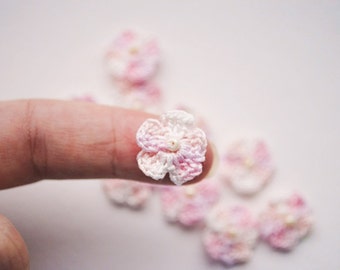 Mini crochet flowers, crochet flower appliques, flower appliques, flowers with beads, spring flowers, pastel flowers, small crochet flowers
