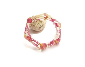 Pink resin bangle Resin flower bracelet Pressed flowers Real flowers Real pink mums Flower wedding design Modern jewelry Resin jewellery