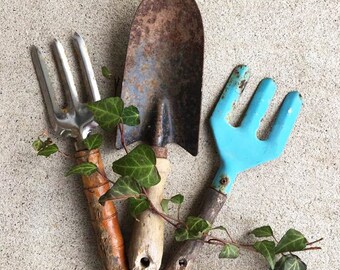 Rustic Garden Tools / Garden Shed Decor / Garden Shovel and 2 Forks / Wood Handle Shovel / Vintage Garden Hand Tools / Spring Garden