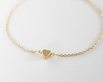 Tiny heart bracelet // Gold