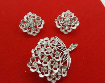 Sarah Coventry Sparkle Lites Brooch and Clip earrings 1970 mint condition Silver tone