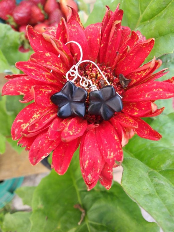 Black flower earrings/ flower earrings/ onyx earrings