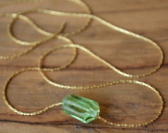 Raw Peridot Necklace, August Birthstone, Raw Crystal Choker, Peridot Jewelry, Green rough Stone Necklace, simple gemstone choker necklace