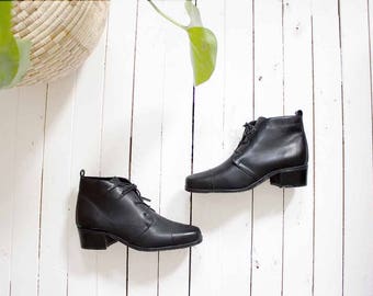 Vintage Ankle Boots 7 / Black Leather Ankle Boots / Lace Up Boots / Ankle Boots Women