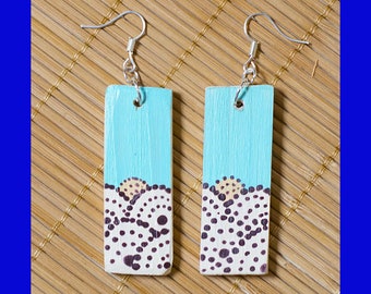 Earrings with light wood pendant