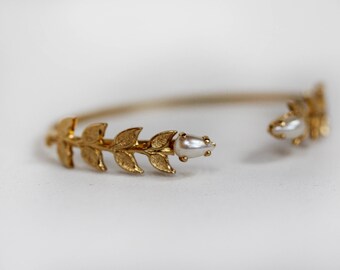 Pearl Twig Bracelet, Pearls Leaves Gold Bridal Jewelry, Bridal Bracelet, Bridal Accessories, Wedding Bracelet, Unique Wedding Jewelry
