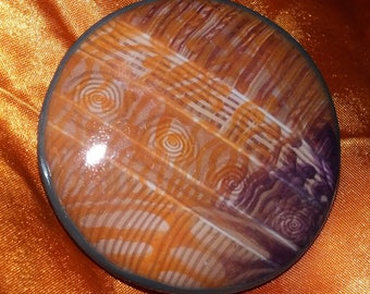 Brooch wit fuzzy and ten Orange and purple
