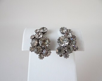 Vintage Weiss Faceted Rhinestone Clip Earrings on a Silver Tone Setting - Vintage Earrings - Vintage Weiss Earrings - Rhinestone Earrings