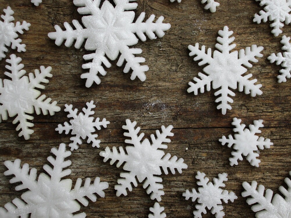 Edible snowflakes 30 sparkly fondant snowflakes sugar
