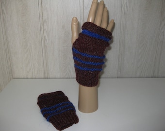Burgundy and blue wool mittens