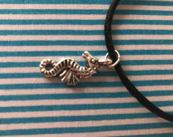 Silver seahorse pendant