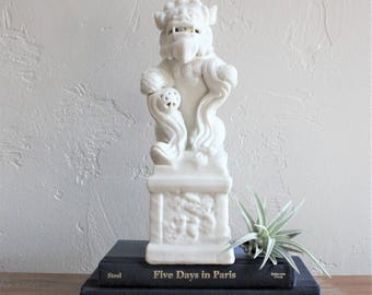 White Foo Dog Statue, Foo Dog Figurine, Porcelain Fu Dog, Chinoiserie Decor, Shishi Temple Lion Guard, Decorative Bookend, Blanc de Chine