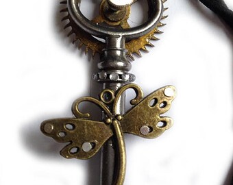 steampunk key Schlüssel pendant necklace dragon fly flight