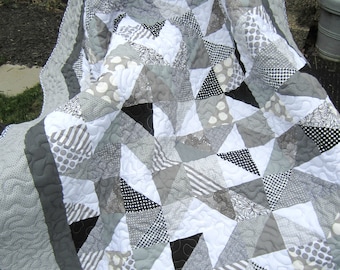 Gray and White Quilt, TRIPLE THICK Gray Quilt, Sofa Throw, Neutral Quilt, Modern Quilt, Lap Quilt, Quilted Throw, Contemporary Coverlet