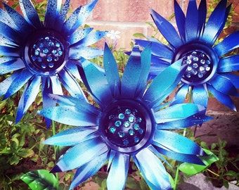 Metal Garden Stakes, Metal Yard Decoration Blue Flower Garden Stakes (Set of 3)
